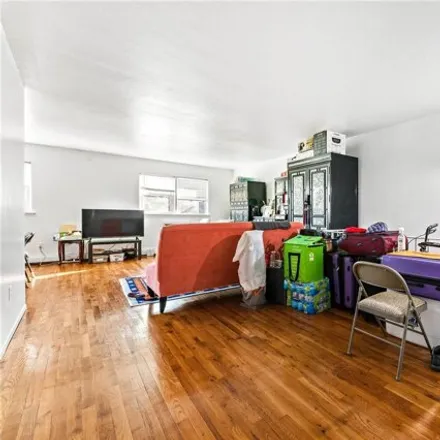 Image 3 - 45-36 220th Place, New York, NY 11361, USA - House for sale