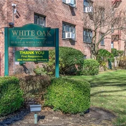 Buy this studio apartment on 50 White Oak Street in Pine Brook, City of New Rochelle
