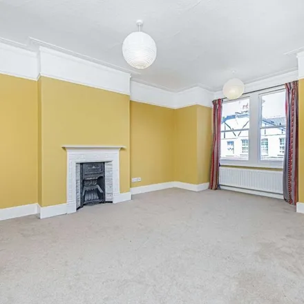 Rent this 4 bed apartment on Orchard Road in London, TW1 1LX