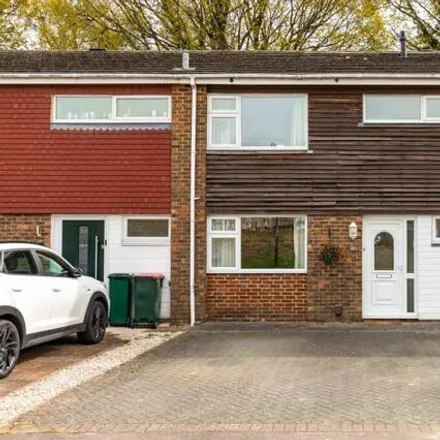 Buy this 3 bed townhouse on Greenacres in Furnace Green, RH10 6SL