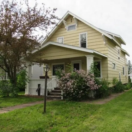 Buy this 3 bed house on 915 Lincoln St in Superior, Wisconsin