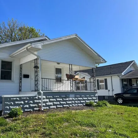 Buy this 3 bed house on 604 East Chestnut Street in Robinson, IL 62454