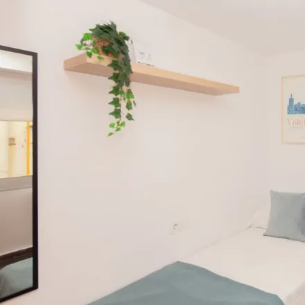 Rent this 3 bed room on Xalet d'Aben Al-Abbar in Carrer d'Abén Al-Abbar, 46023 Valencia