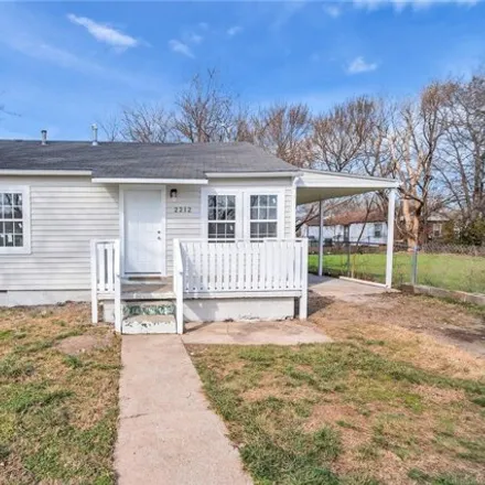 Image 1 - 2212 North Yorktown Avenue, Tulsa, OK 74110, USA - House for sale