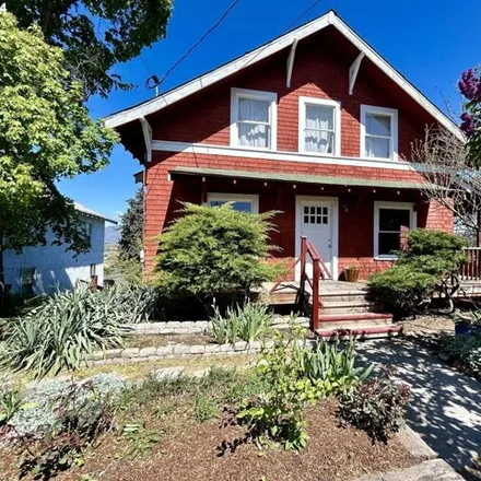 Buy this 4 bed house on 899 East 7th Street in The Dalles, OR 97058