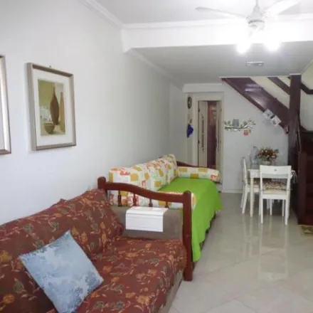 Buy this 2 bed house on Rua Vera Lúcia Berginato in Cabo Frio - RJ, 28915