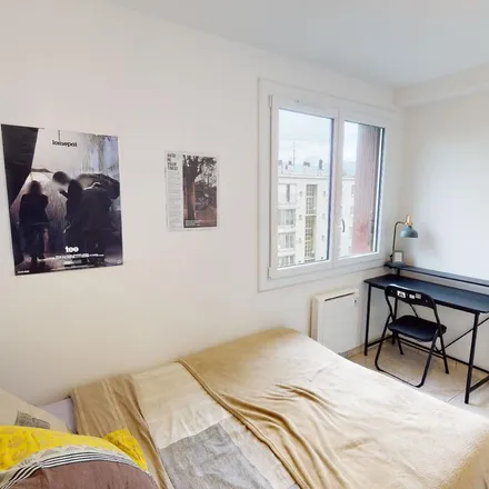 Rent this 3 bed apartment on 141 Résidence Clos d'Or in 38100 Grenoble, France