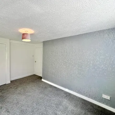 Image 9 - Elphinstone Crescent, Murray East, East Kilbride, G75 0PP, United Kingdom - Apartment for rent