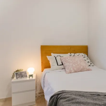 Rent this 5 bed room on Carrer del Doctor Gómez Ferrer in 19, 46010 Valencia
