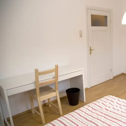 Rent this 3 bed room on Wandsbeker Chaussee 27 in 22089 Hamburg, Germany