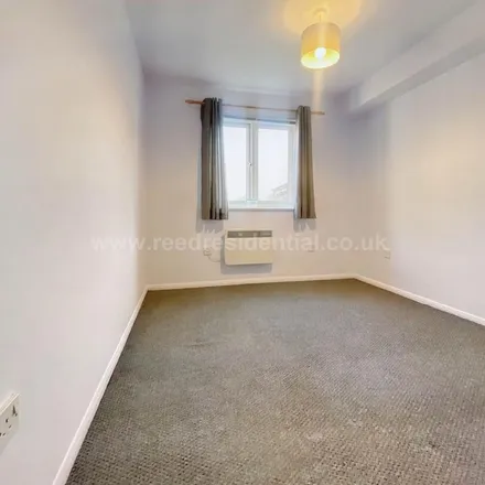 Image 8 - Parklands, Stroud Green, SS4 1SY, United Kingdom - Apartment for rent