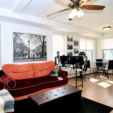 Image 1 - 1105 Williams Court, New York, NY 11235, USA - House for sale