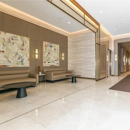 Image 2 - Skyline Tower, 23-15 44th Drive, New York, NY 11101, USA - Condo for sale