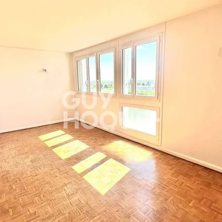 Rent this 3 bed apartment on 6 Rue de Paris in 60200 Compiègne, France