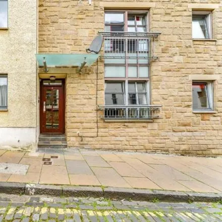 Rent this 1 bed room on 8 Old Tolbooth Wynd in City of Edinburgh, EH8 8EQ