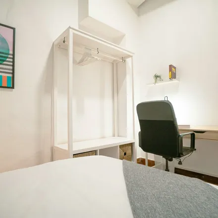 Rent this 1 bed apartment on Bar Plaza in Carrer de l'Almodí, 46003 Valencia