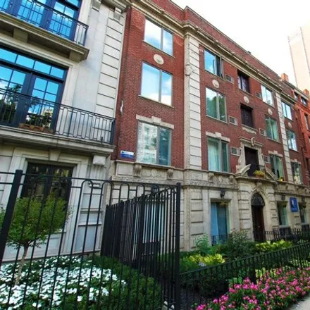 Rent this studio house on 1504 North Dearborn Parkway in Chicago, IL 60610