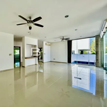 Buy this studio house on Avenida Paraíso in Isla Dorada, 75500 Cancún