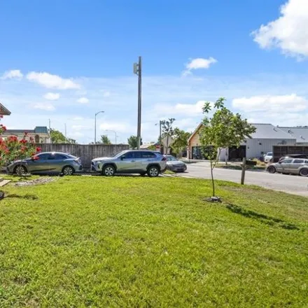 Image 4 - 811 W 18th St, Houston, Texas, 77008 - House for sale
