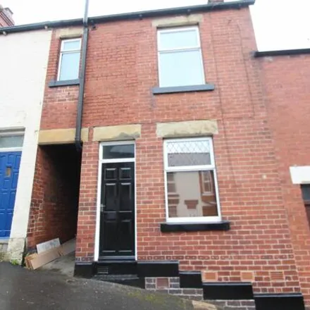 Rent this 2 bed townhouse on 52 Nettleham Road in Sheffield, S8 8SX
