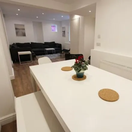 Image 2 - Exeter Court, 378 Wilmslow Road, Manchester, M20 3NA, United Kingdom - House for rent