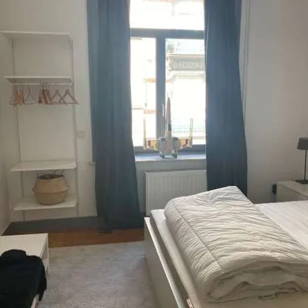 Rent this 8 bed apartment on Rue de l'Orient - Morgenlandstraat 105 in 1040 Etterbeek, Belgium