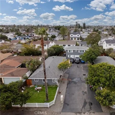 Buy this 11 bed house on 169 Walnut Street in Costa Mesa, CA 92627