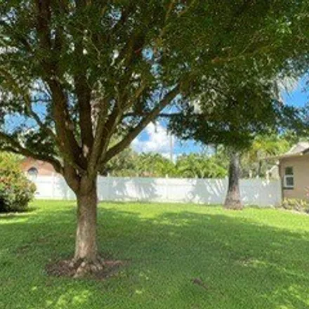 Image 4 - 1349 Bradford Road, Fort Myers, FL 33901, USA - House for sale