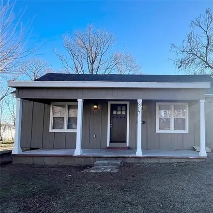 Buy this 3 bed house on 444 West Texas Avenue in Chickasha, OK 73018