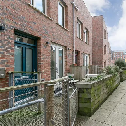 Rent this 2 bed townhouse on 7 Luxor Row in Newcastle upon Tyne, NE6 1LJ