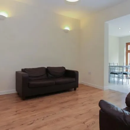 Rent this 4 bed townhouse on 12 Kitchener Road in London, E7 9PB
