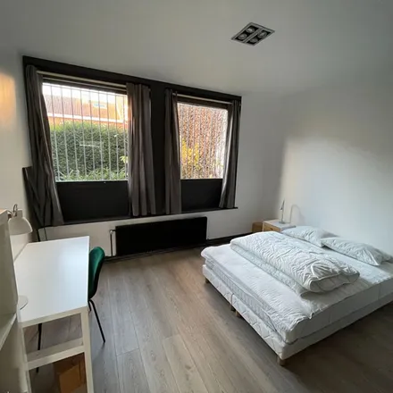 Image 6 - 260 Rue Ingres, 59100 Roubaix, France - Apartment for rent
