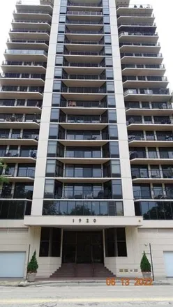 Buy this 2 bed condo on 1920 North Clark Street in Chicago, IL 60610