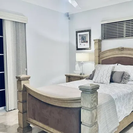 Rent this 4 bed condo on Key Largo