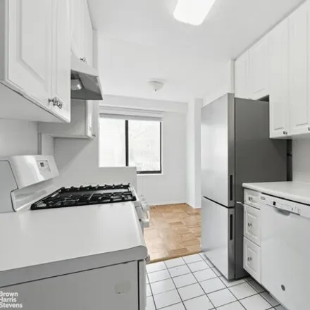 Image 3 - 3671 Hudson Manor Terrace, New York, NY 10471, USA - Apartment for sale