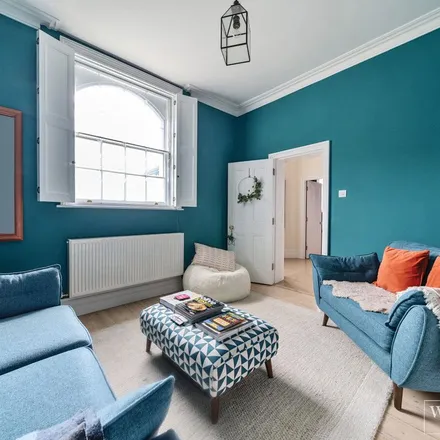 Image 5 - Guildford Road, Bagshot, GU18 5NE, United Kingdom - Apartment for rent