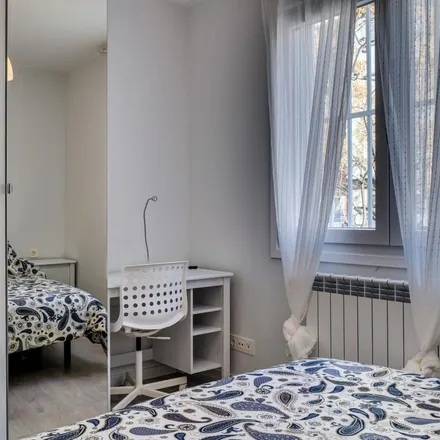 Rent this 5 bed apartment on Calle de Franco y López in 59, 50005 Zaragoza