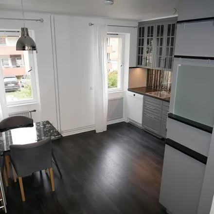 Rent this 1 bed apartment on Aspvretsgatan 1E in 722 24 Västerås, Sweden