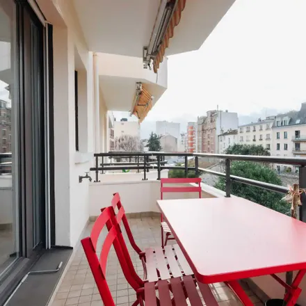 Rent this 3 bed apartment on Les Jardins de Sully in Avenue Anatole France, 94220 Charenton-le-Pont