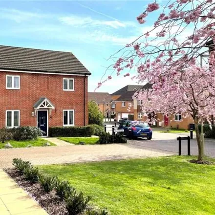 Buy this 3 bed duplex on Dale Square in Havant, PO9 4AW