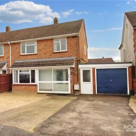 Buy this 3 bed duplex on Alexander Road in Thatcham, RG19 4QP