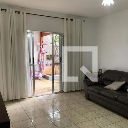 Buy this 3 bed house on Rua Vicente Rodrigues da Silva 184 in Jardim Piratininga, Osasco - SP