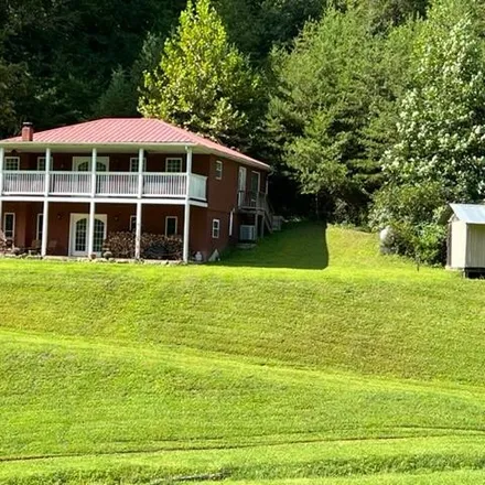 Buy this 3 bed house on Fairgrounds Ridge Road in Beattyville, KY 41362