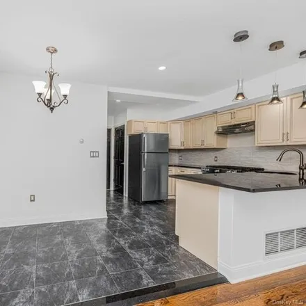 Image 7 - 503 Hollywood Avenue, New York, NY 10465, USA - House for rent