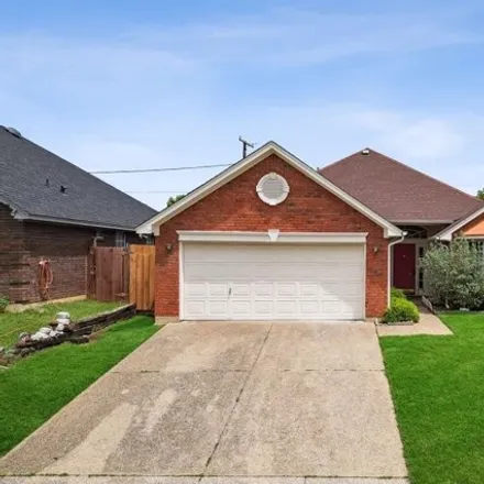 Buy this 3 bed house on 645 Cross Ridge Circle North in Fort Worth, TX 76120