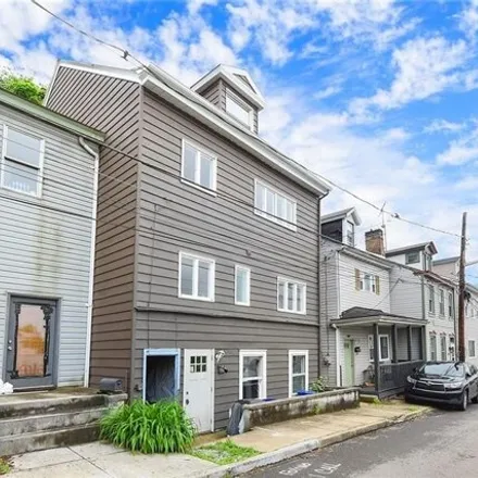 Buy this studio house on 2810 Shelly St in Pittsburgh, Pennsylvania