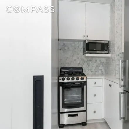 Image 3 - 205 E 77th St Apt 3h, New York, 10075 - Apartment for sale