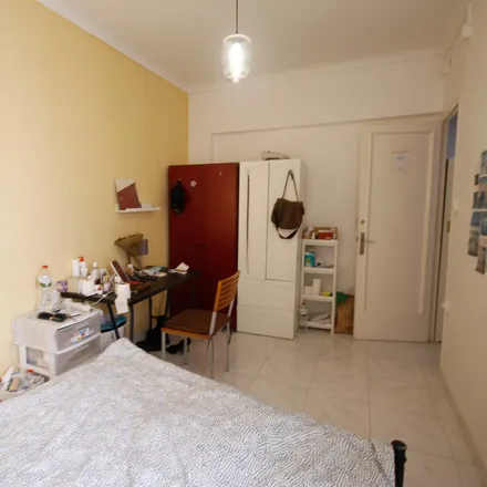 Image 3 - Carrer del Cinca, 4, 08030 Barcelona, Spain - Room for rent