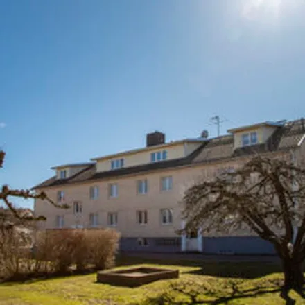 Rent this 3 bed apartment on Mariebergsgatan in 532 35 Skara, Sweden