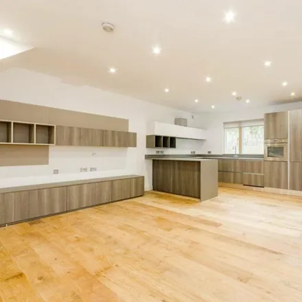 Rent this 3 bed house on Moray Mews in London, N7 7DY